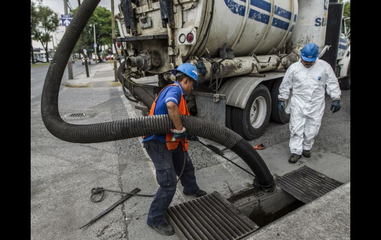 Serán 360 trabajadores en la limpieza de conducciones de alcantarillado. EL INFORMADOR / ARCHIVO