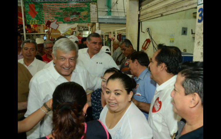 Adán Augusto López Hernández, líder local de Morena (c-d), anuncia que en las próximas horas presentarán demandas penales en la PGR. TWITTER / @adan_augusto