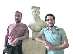 Propuesta. Adrián Nuche y Abraham Calva, listos para recibir al público en la Casa Museo López Portillo. EL INFORMADOR / R. Tamayo