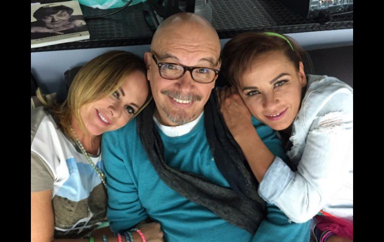 Sobre su regreso a Televisa, dijo sentirse muy emocionada y agradecida con la oportunidad. TWITTER / @consueloduval