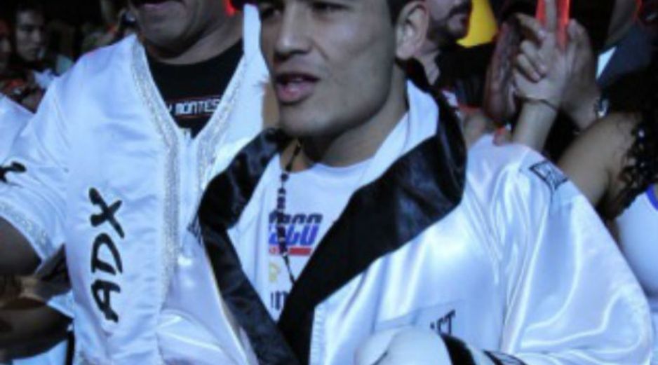 El ex campeón mundial Supermosca venció por decisión unánime en una contienda que tuvo que ser definida por los jueces. TWITTER / @gmontes891