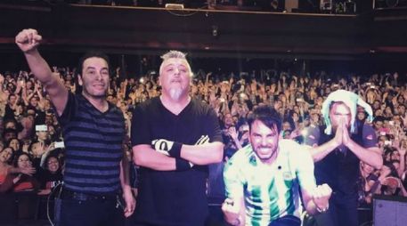 La vida da muchas vueltas y así como un día nos reunió, hoy nos separa, escribió Beto Cuevas. INSTAGRAM / laleyoficial