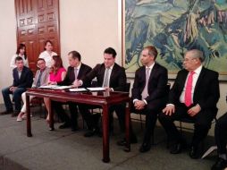 Aristóteles durante la firma de convenio con el Colegio de Notarios del Estado de Jalisco. EL INFORMADOR / E. Mondragón