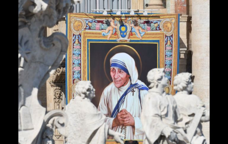 La Madre Teresa recibió en 1979 el Premio Nobel de la Paz, lo que la convierte en la primera laureada en ser nombrada Santa. AFP / V. Pinto