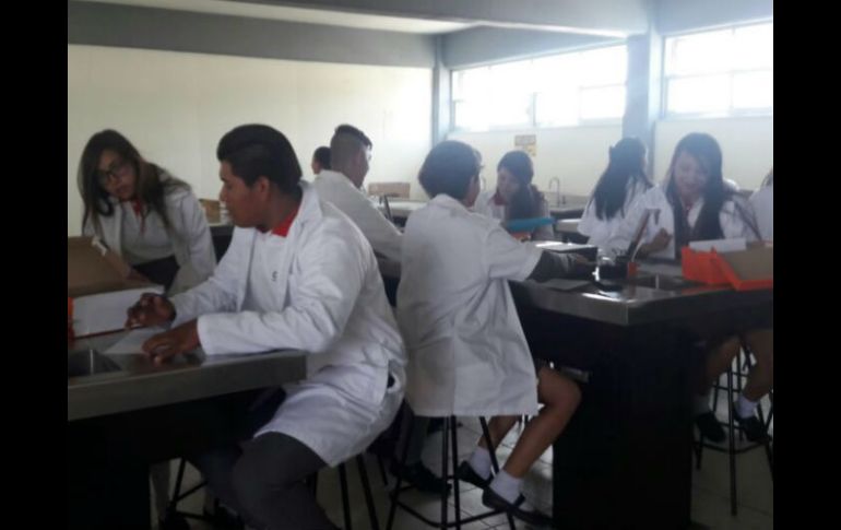 Al menos 512 alumnos fueron beneficiados en el nuevo plantel para poder acceder a la preparatoria. TWITTER / @SecEducacionJal