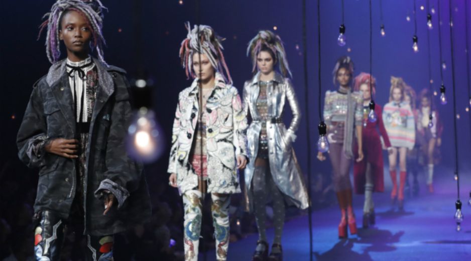 Marc Jacobs captó la atención de los presentes con sus modelos con rastas de colores. AP / M. Altaffer