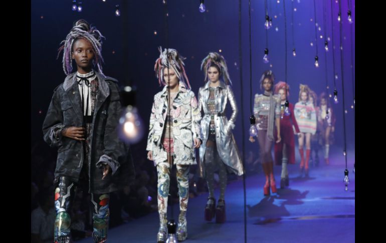 Marc Jacobs captó la atención de los presentes con sus modelos con rastas de colores. AP / M. Altaffer