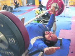 El  multimedallista en la disciplina de powerlifting posa durante un entrenamiento en las instalaciones del Code Jalisco. EL INFORMADOR / M. Vargas