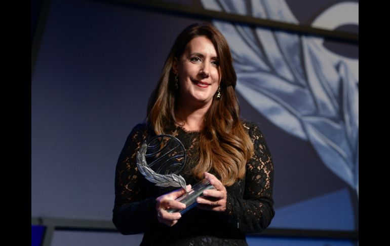 'Cada año desde mi casa, cuando veía a un autor que subía aquí, soñaba con ser yo', dijo Redondo tras recibir el premio. AFP / J. Lago