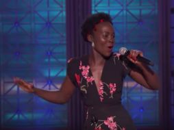 Lupita Nyong'o se llevó los aplausos al cantar y moverse al ritmo del tema 'Bailando' de Enrique Iglesias. YOUTUBE /  Lip Sync Battle on Spike