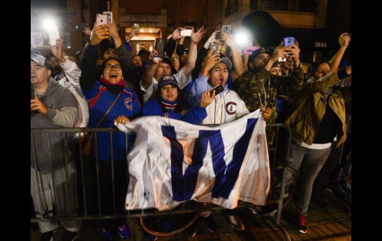 Chicago tuvo un dramático triunfo por 8-7 en extra innings del séptimo juego de la Serie Mundial ante Cleveland. AP / M. Marton