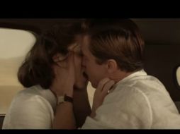 En una escena, Cotillard y Pitt tienen relaciones en la parte trasera de un auto. YOUTUBE / Fresh Movie Trailers