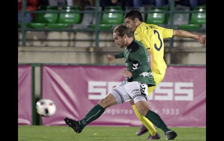 Se espera que los dos futbolistas mexicanos vuelvan a jugar en el partido de vuelta. EFE / I. Herrero