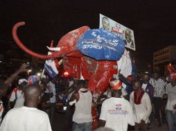 Simpatizantes de Akufo-Addo celebran su triunfo por las calles. EFE / C. Thompson