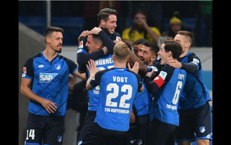 Los jugadores del Hoffenheim celebran uno de los tantos de la noche. EFE / U. Anspach