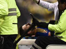 En una jugada de apariencia inocente en el segundo tiempo del duelo, Gignac cayó al césped y después salió de la cancha. AFP / R. Schemidt