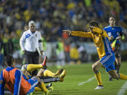 El delantero tuvo que salir de cambio durante el partido de ayer por una lesión cervical. MEXSPORT / ARCHIVO