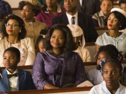 Octavia Spencer. La actriz —al centro y de vestido morado— va por su segundo Globo de Oro. ESPECIAL /