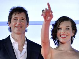 Pareja. Jovovich y Anderson, productor de la saga, presentarán a su hija Ever Anderson en el papel de la misteriosa Red Queen. EFE / ARCHIVO