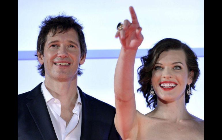 Pareja. Jovovich y Anderson, productor de la saga, presentarán a su hija Ever Anderson en el papel de la misteriosa Red Queen. EFE / ARCHIVO