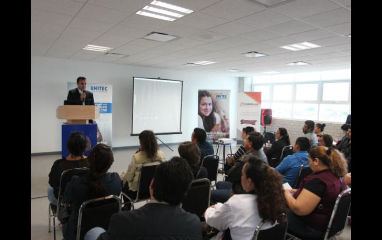 Al finalizar cada conferencia, se abrió un espacio para que padres expresaran sus dudas sus dudas respecto a la educación de los hijos. EL INFORMADOR / G. Gallo