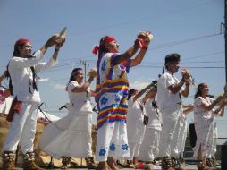 Hubo presencia de grupos independientes, quienes realizaron ceremonias y danzas. ESPECIAL /