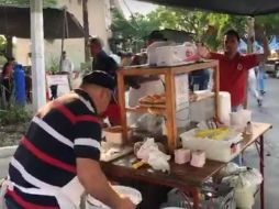 Un momento del festejo en el negocio de Normalistas y Belén. FACEBOOK / Tortas Ahogadas El Cartero