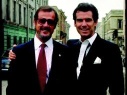 Moore y Brosnan interpretaron, en distintas décadas, a James Bond,'El Agente 007'. TWITTER / @Golden0ldies