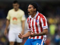 Chivas vendió a Carlos Peña por 3.5 millones de dólares. MEXSPORT / ARCHIVO