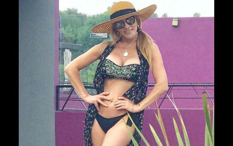 Olivia Collins recibió el verano con un atuendo sexy. INSTAGRAM / oliviacollinsmx