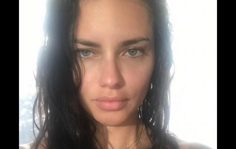 Lima se ha unido al grupo de celebridades que se atreven a mostrar su belleza al natural. INSTAGRAM / adrianalima