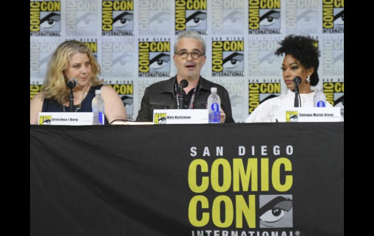 Gretchen J. Berg, Alex Kurtzman y Sonequa Martin-Green en el panel de 'Star Trek' en el Comic-Con. AP / A. Powers