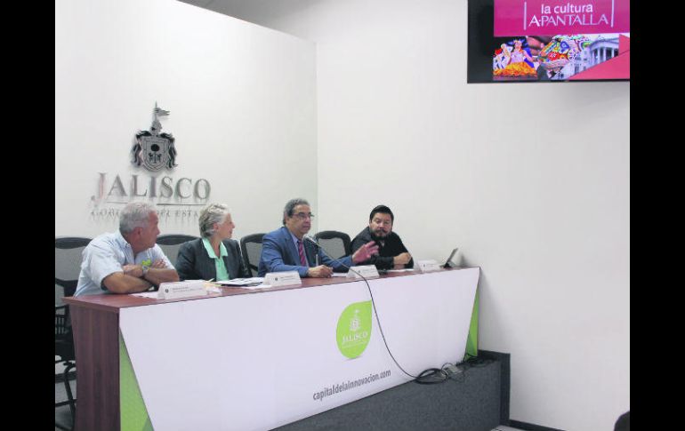 Anuncio. Las autoridades culturales durante la rueda de prensa para presentar el programa. ESPECIAL /