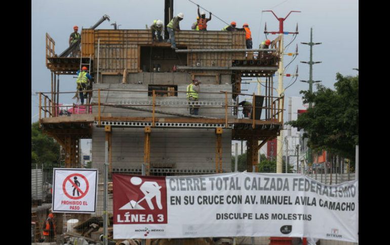 En el cruce de estas avenidas se construye la estación Federalismo de la Línea 3. EL INFORMADOR / ARCHIVO