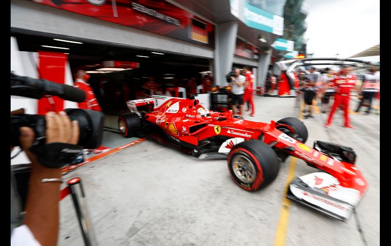 Los mecánicos cambiaron el motor de combustión y del MGU-H del monoplaza, pero la eliminación fue inminente. AP E. To