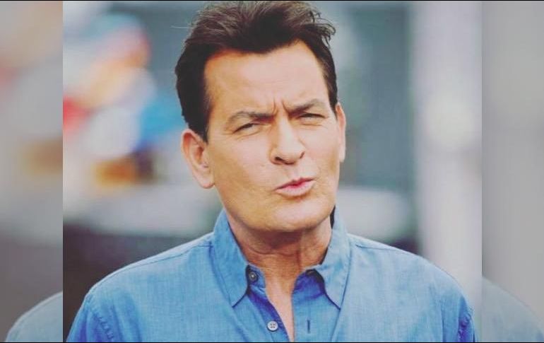 Por sus excesos, Sheen atravesaba una difícil situación económica que lo llevó a realizar una gira de un show por diversas ciudades. Twitter / @charliesheen