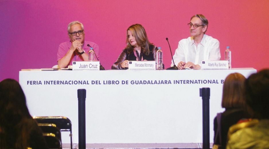 Amigos. En el homenaje estuvieron presentes Juan Cruz, Mercedes Monmamy y Alberto Ruy Sánchez. EL INFORMADOR/G. Gallo