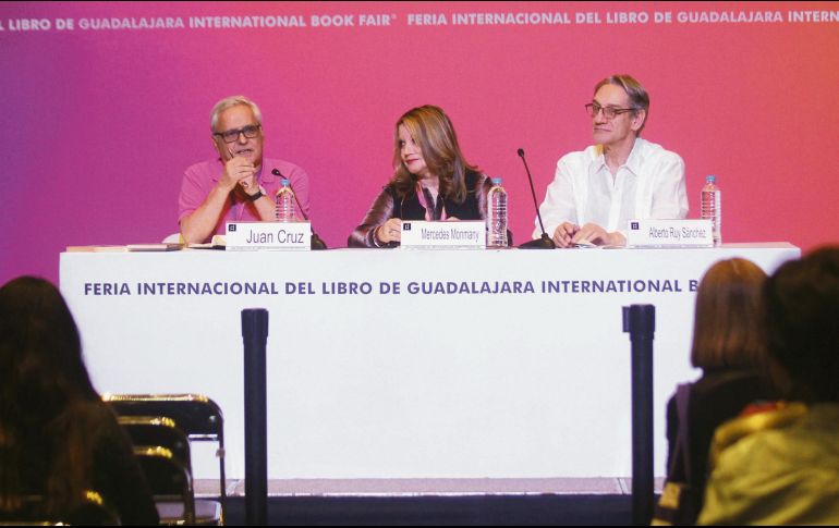 Amigos. En el homenaje estuvieron presentes Juan Cruz, Mercedes Monmamy y Alberto Ruy Sánchez. EL INFORMADOR/G. Gallo