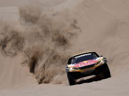 Stéphane Peterhansel, ganador de las dos últimas ediciones del Dakar, terminó los 268 kilómetros cronometrados en dos horas, 51 minutos y 19 segundos. AFP / F. Fife