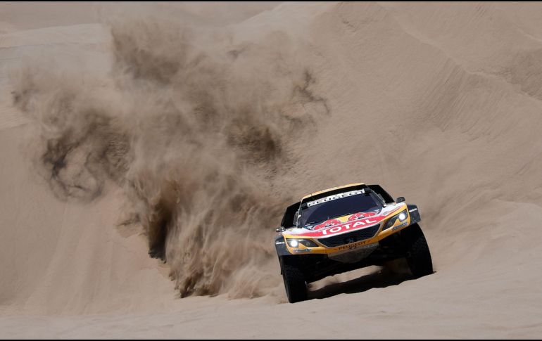 Stéphane Peterhansel, ganador de las dos últimas ediciones del Dakar, terminó los 268 kilómetros cronometrados en dos horas, 51 minutos y 19 segundos. AFP / F. Fife