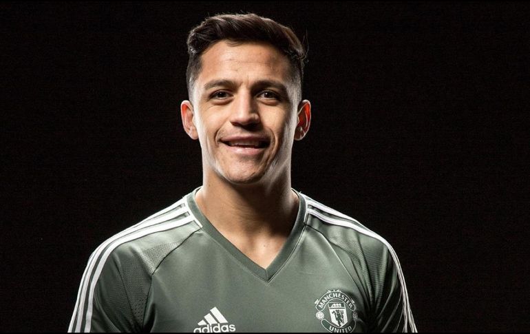 Alexis Sánchez, que ganará cerca de 570 mil euros por semana en el Manchester United, se ha convertido en el jugador mejor pagado del futbol inglés. TWITTER / @ManUtd