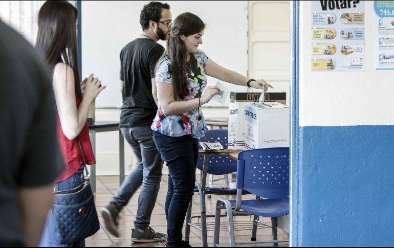 Las elecciones marcadas por un debate en torno al matrimonio homosexual mostraron una gran afluencia de votantes. EFE/ A. Otárola