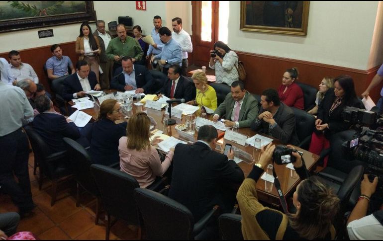 Legisladores niegan que la justificación de estos cargos se hayan negociado a cambio del aval de cuentas de diputados. TWITTER / @LegislativoJal