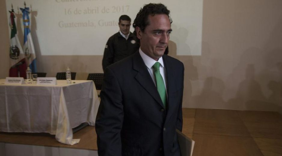 La PGR recordó que se ha ceñido a las resoluciones tomadas por el INE, como lo hizo en días pasado cuando se le solicitó retirar material relacionado con Ricardo Anaya. AP / ARCHIVO