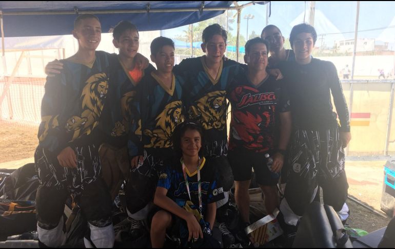 El equipo varonil de hockey in line, en la categoría juvenil menor, derrotó 2-1 al Instituto Politécnico Nacional. TWITTER / @codejalisco