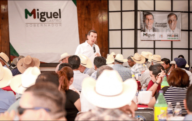 Castro Reynoso se reunió con miembros de la Unión Ganadera para analizar formas de apoyar al sector. ESPECIAL /