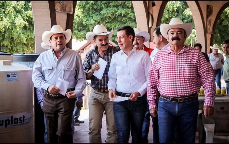 Castro Reynoso se reunió con miembros de la Unión Ganadera para analizar formas de apoyar al sector. ESPECIAL /