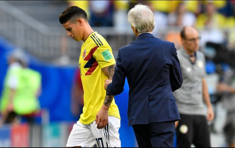 Pékerman no ha confirmado si se trata de la misma recarga muscular o una nueva lesión lo que impidió que el diez colombiano saliera prematuramente del partido contra el equipo africano. AP / M. Meissner