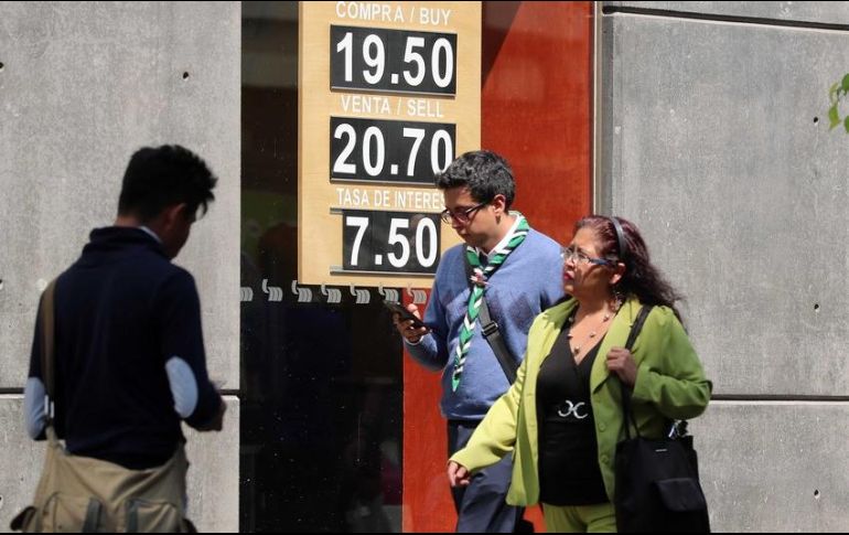 Sin variaciones mayores, fluctuación del peso frente al dólar tras elecciones