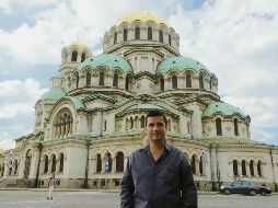 Creador. Su obra hace un enlace entre un cuento y otro, con diálogos directos.